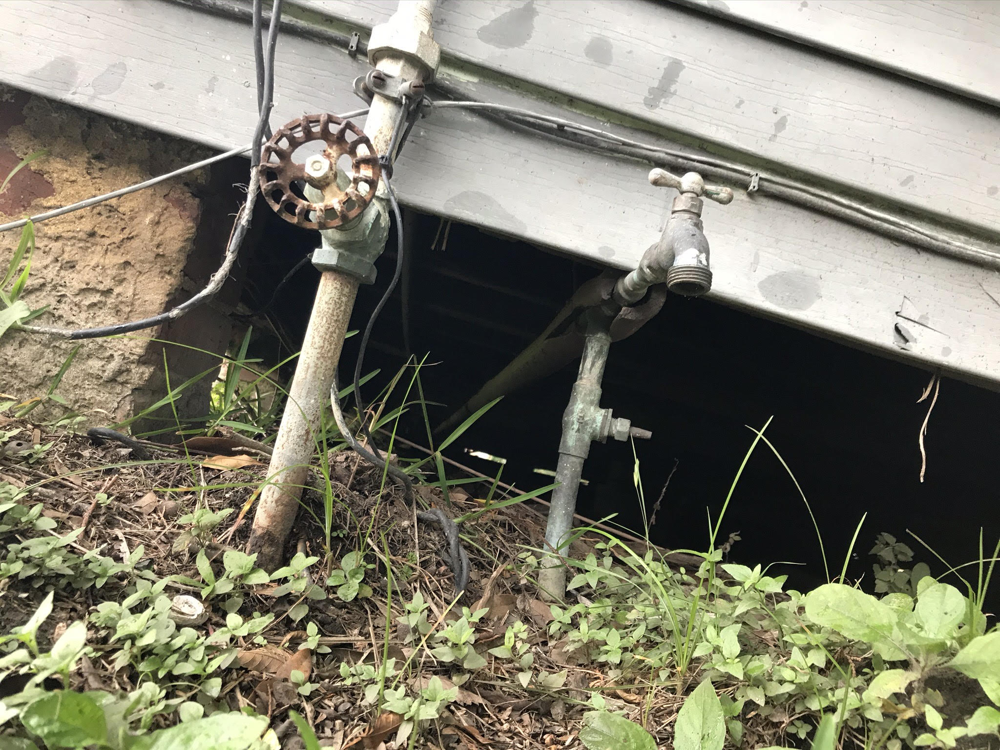 Exterior water shut-off valve and hose bib on a New Orleans home